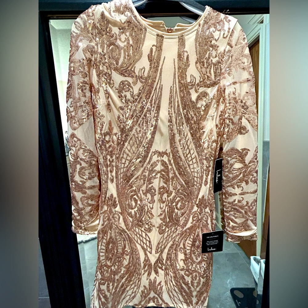Lulu’s never worn TAGS ON nude/gold sequined cocktail dress size S